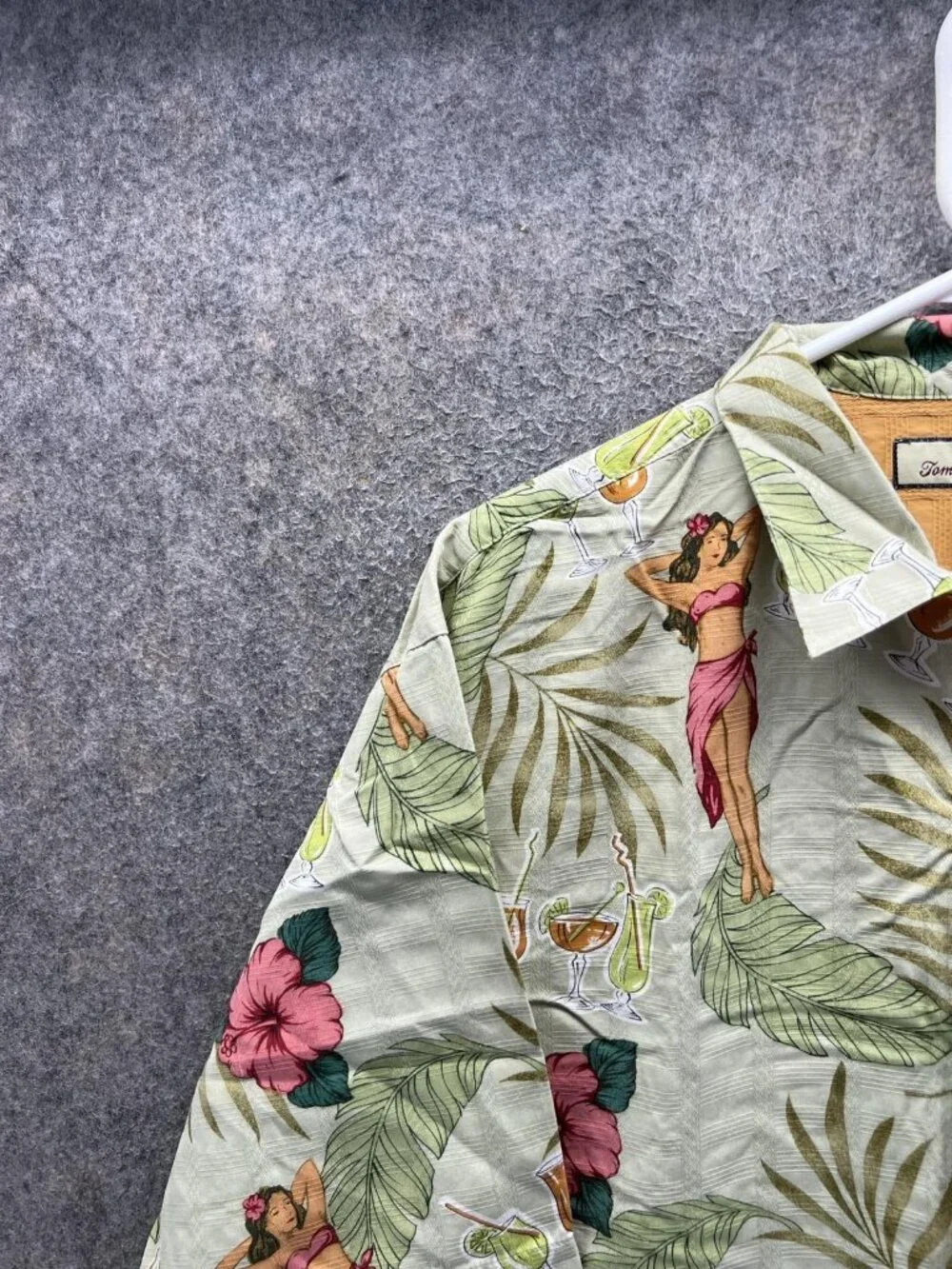 Tommy Bahama Shirt Men Medium Green Silk Hawaiian Pin Up Tropical Camp Print